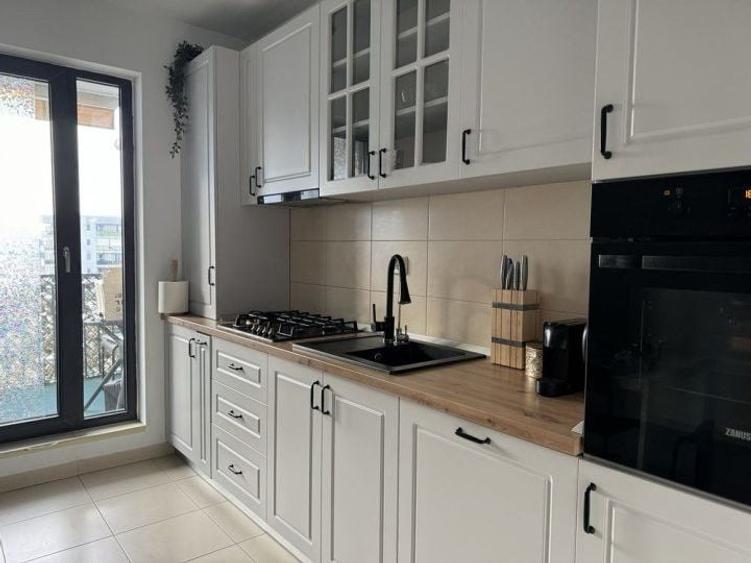 Apartament cu 4 camere decomandat, mobilat în Băneasa
