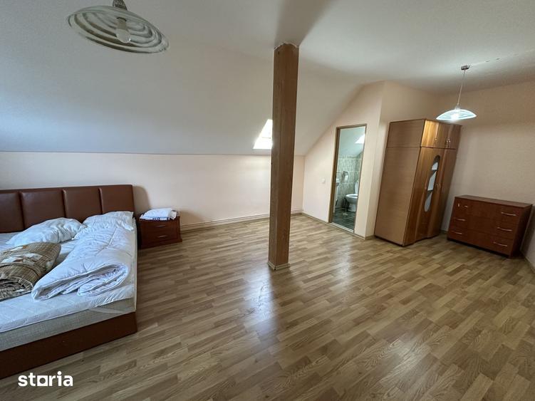 Casă cu 8 camere cu Teren 1110 Mp în Central