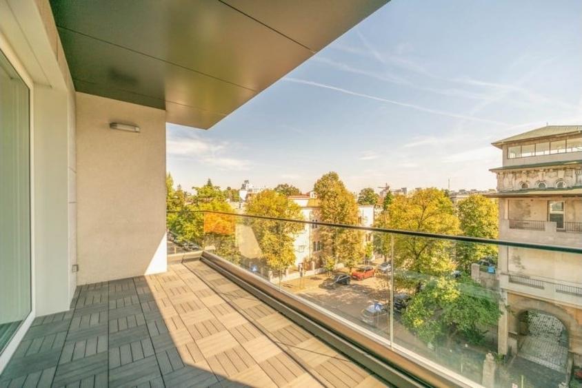 Apartament cu 4 camere în Aviatorilor