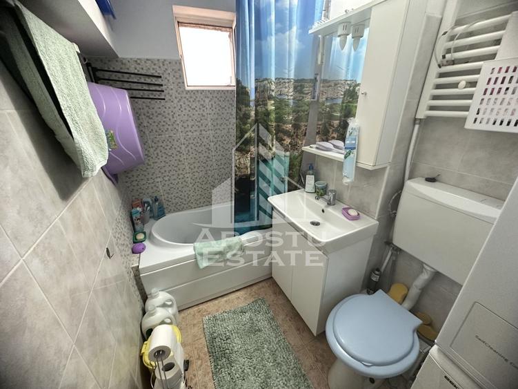 Apartament cu 3 camere semidecomandat, mobilat în Buziașului