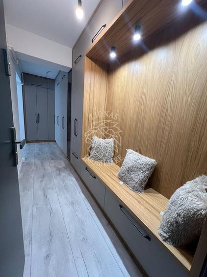 Apartament cu 2 camere semidecomandat, mobilat în Calea Moldovei