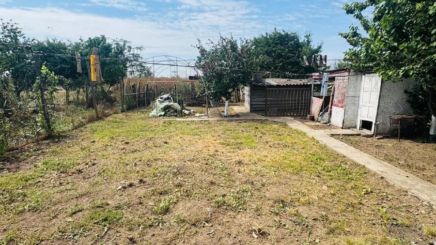 Casă individuală cu 3 camere cu Teren 500 Mp în Fetești-Gară