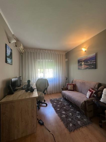 Casă cu 9 camere cu Canalizare în Dacia