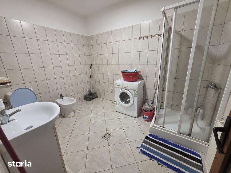 Casă cu 5 camere cu Teren 284 Mp în Brăilița