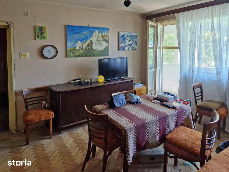 Apartament cu 3 camere semidecomandat în Crângași