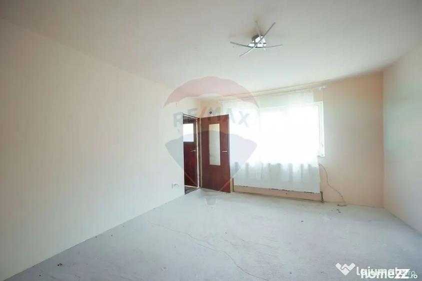 Casă cu 4 camere cu Teren 1425 Mp în Podgoria