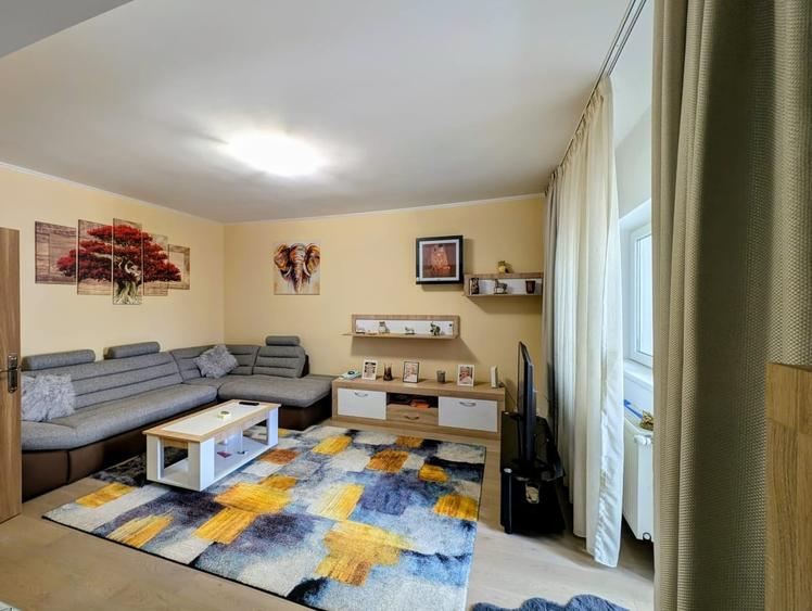 Apartament cu 2 camere decomandat în Pajura