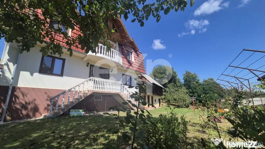 Casă cu 5 camere cu Teren 1005 Mp în Băjești