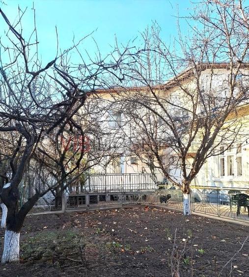 Casă cu 8 camere cu Canalizare în Bucureștii Noi
