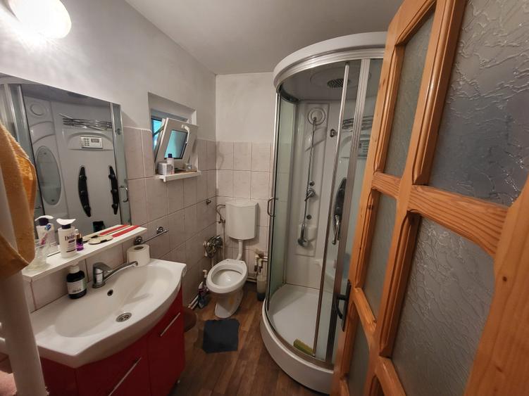 Casă individuală cu 5 camere cu Canalizare în Gara Veche