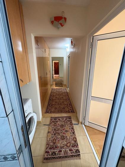 Apartament cu 3 camere semidecomandat în Exterior Vest