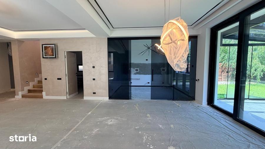 Casă cu 5 camere cu Teren 350 Mp în Corbeanca