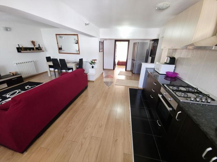 Apartament cu 3 camere decomandat, mobilat în Central