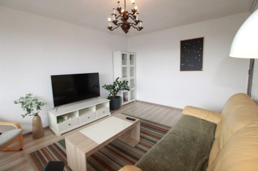 Apartament cu 2 camere decomandat, mobilat în Eroii Revoluției