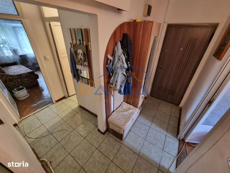 Apartament cu 3 camere decomandat în Republicii
