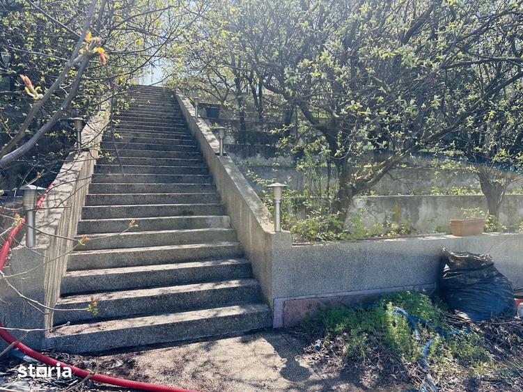 Casă cu 10 camere cu Teren 2000 Mp în Chiajna