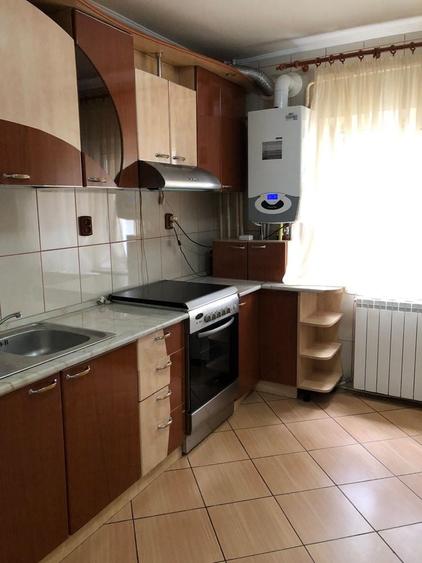Apartament cu 3 camere decomandat în Sud