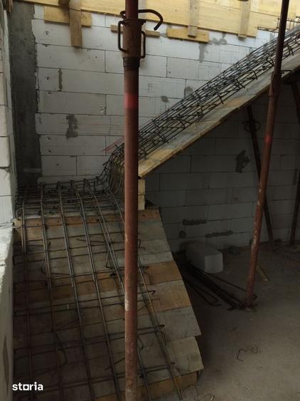 Casă cu 5 camere cu Canalizare în Vest