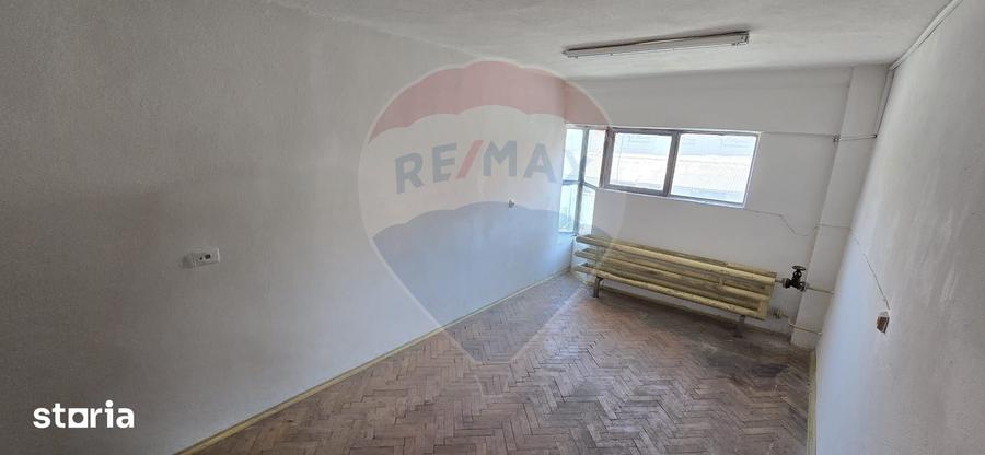 Spațiu comercial, de 250 mp, în Industrială