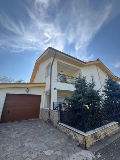Duplex cu 4 camere cu Teren 496 Mp în Păcii