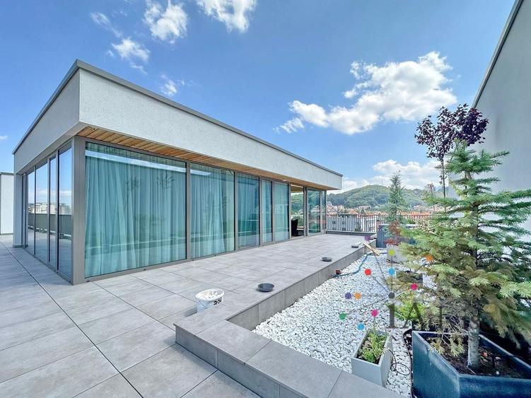 Apartament cu 3 camere decomandat, mobilat în Central