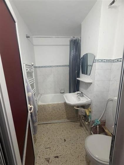 Apartament cu 3 camere decomandat, mobilat în Viziru 3