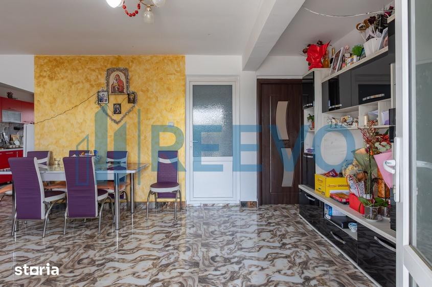 Casă cu 7 camere cu Teren 735 Mp în Letea Veche