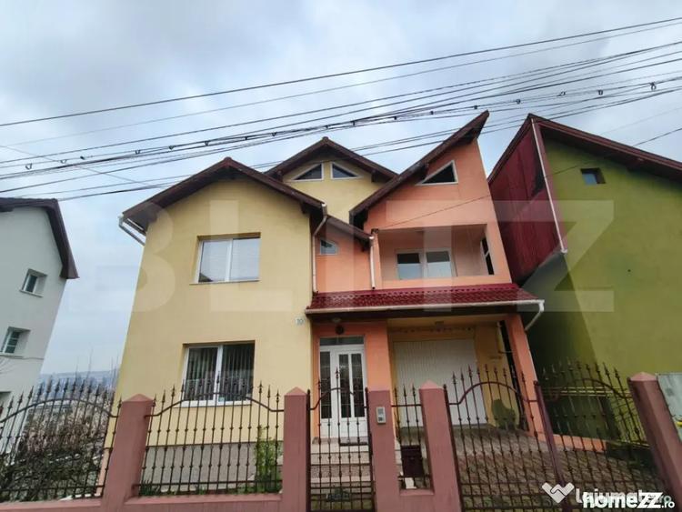 Casă cu 7 camere cu Teren 430 Mp în Gruia