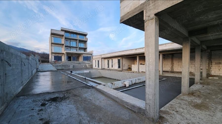 Casă cu 6 camere cu Teren 1402 Mp în Eșelnița