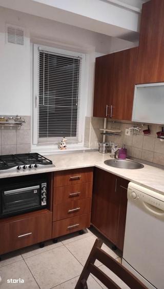 Apartament cu 3 camere în Romană