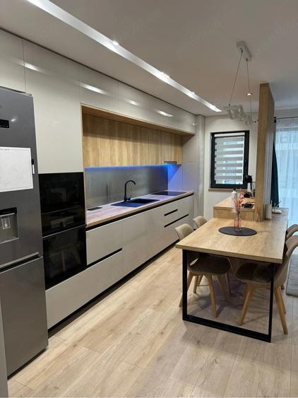 Apartament cu 3 camere semidecomandat în Florești
