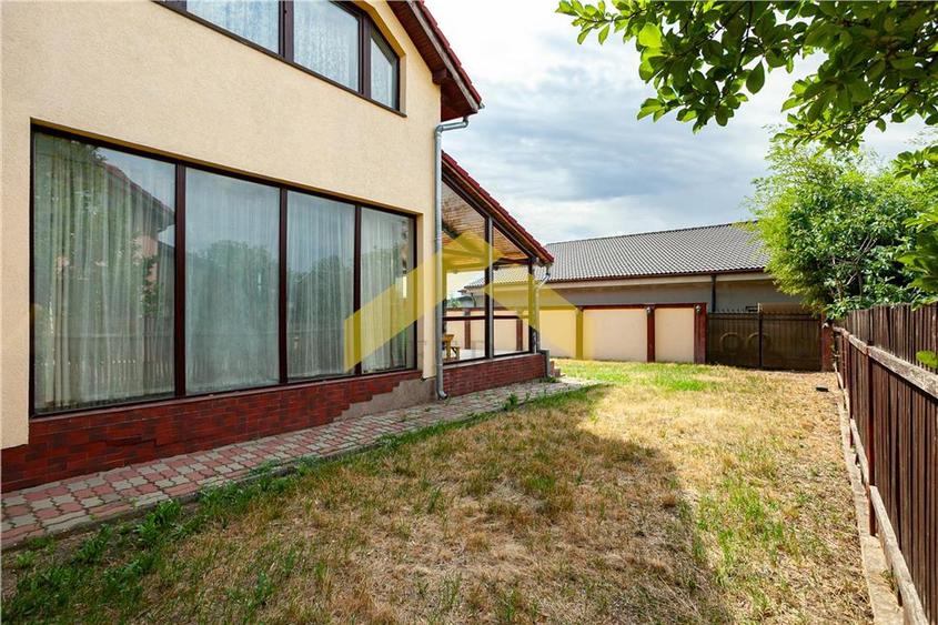Casă individuală cu 5 camere cu Canalizare în Vladimirescu