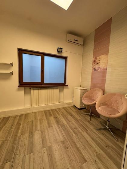 Apartament cu 3 camere semidecomandat în P-ța Victoriei