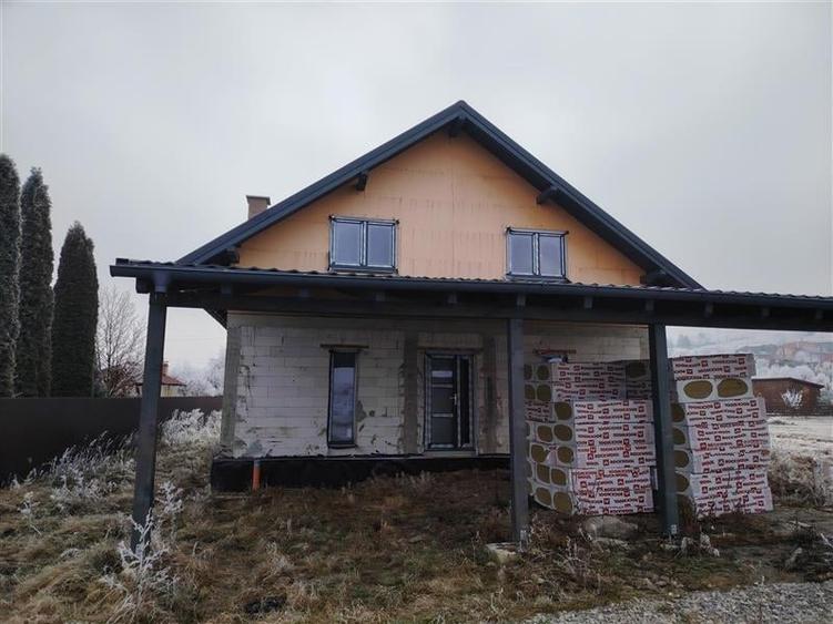 Casă individuală cu 3 camere cu Canalizare în Vest