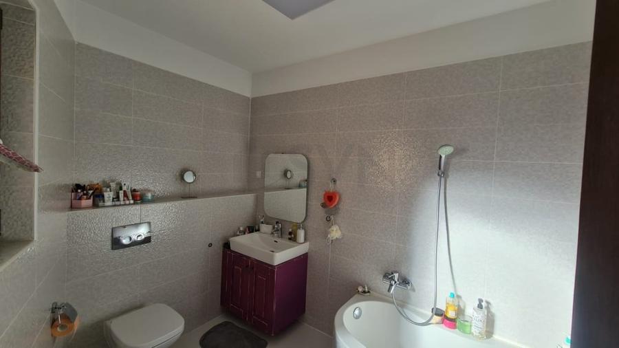 Casă individuală cu 5 camere cu Canalizare în Păcii