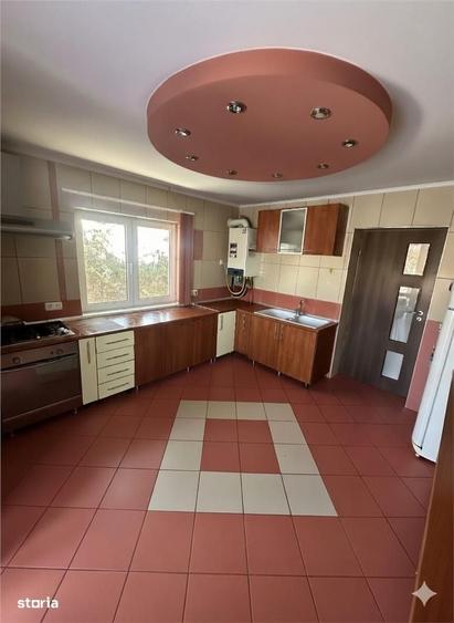 Apartament cu 4 camere în Domnești
