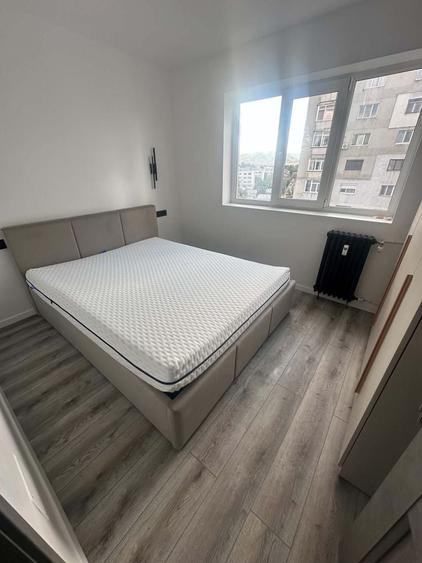 Apartament cu 3 camere decomandat în Exterior Vest
