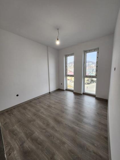 Apartament cu 3 camere semidecomandat în Florești — fotografia 3