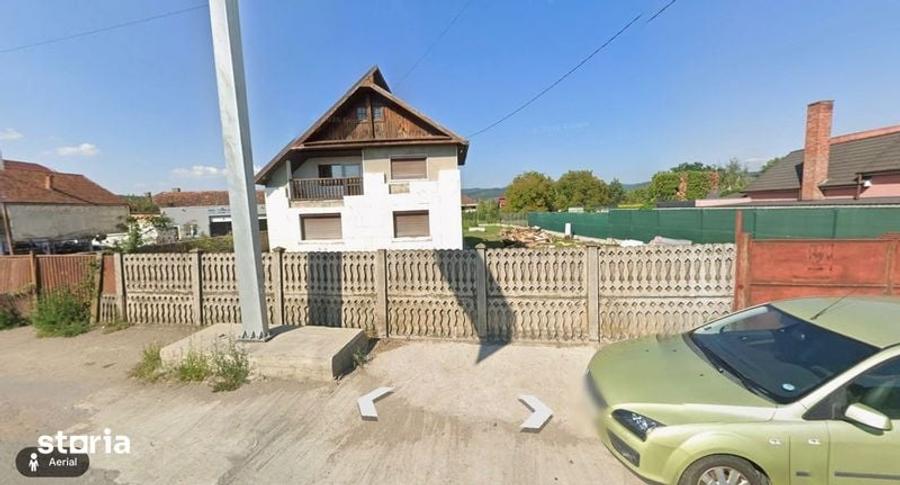 Casă cu 4 camere cu Teren 1316 Mp în Central