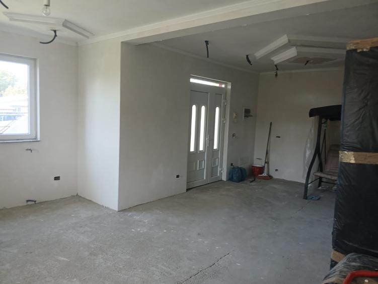 Casă cu 4 camere cu Teren 1594 Mp în Exterior Nord