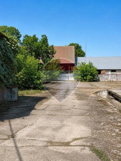 Spațiu comercial, de 1,380 mp, în Central
