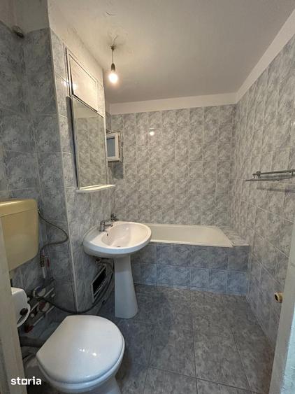Apartament cu 3 camere decomandat în Giurgiului