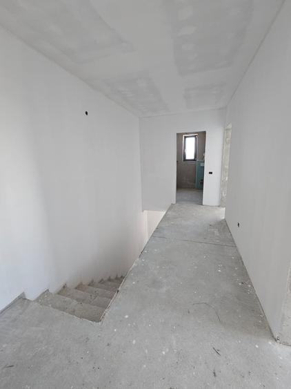 Duplex cu 4 camere cu Teren 271 Mp în Micești