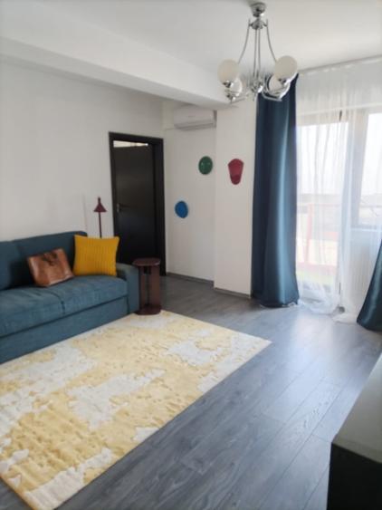 Apartament cu 3 camere semidecomandat în Dămăroaia