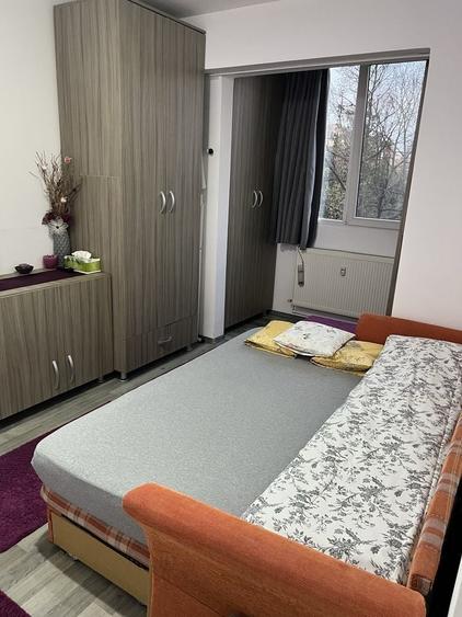 Apartament cu 3 camere semidecomandat în Rogerius