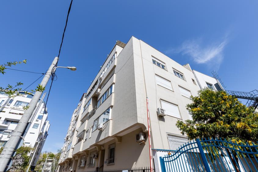 Apartament cu 2 camere semidecomandat, mobilat în Clucerului