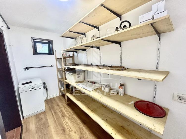 Casă cu 5 camere cu Teren 500 Mp în Sânmihaiu Român