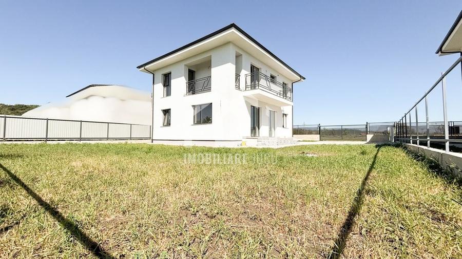 Casă individuală cu 5 camere cu Canalizare în Jucu de Mijloc