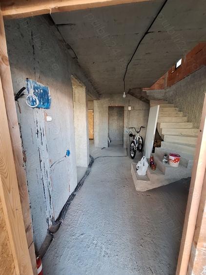 Casă cu 3 camere în Tunari