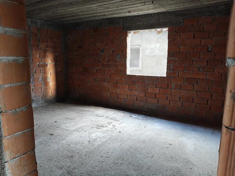 Casă cu Teren 1310 Mp în Scorțaru Vechi